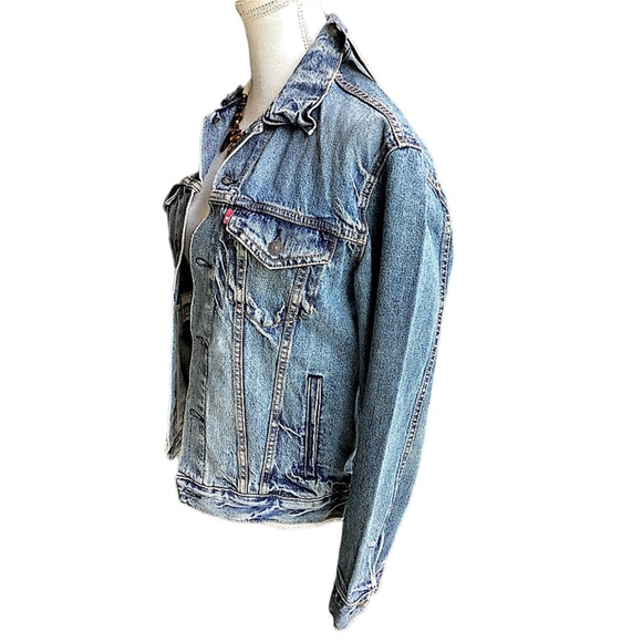 NWT Levi’s Classic Denim Jacket. B13 - Picture 6 of 12